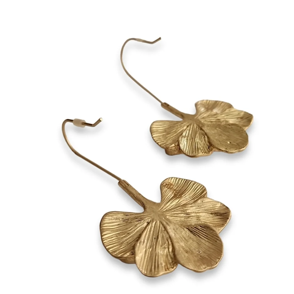 INCREDIBLE GOLD TONE 3D Flower Hanging Earrings Drop Hook Floral Minimalist Luxe